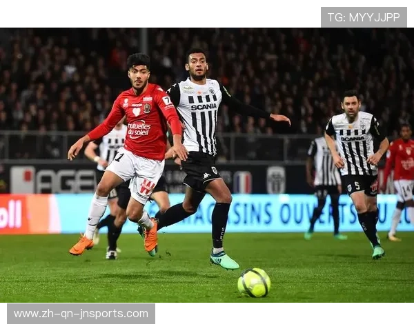 法甲顶级前卫球员技术特点及比赛表现